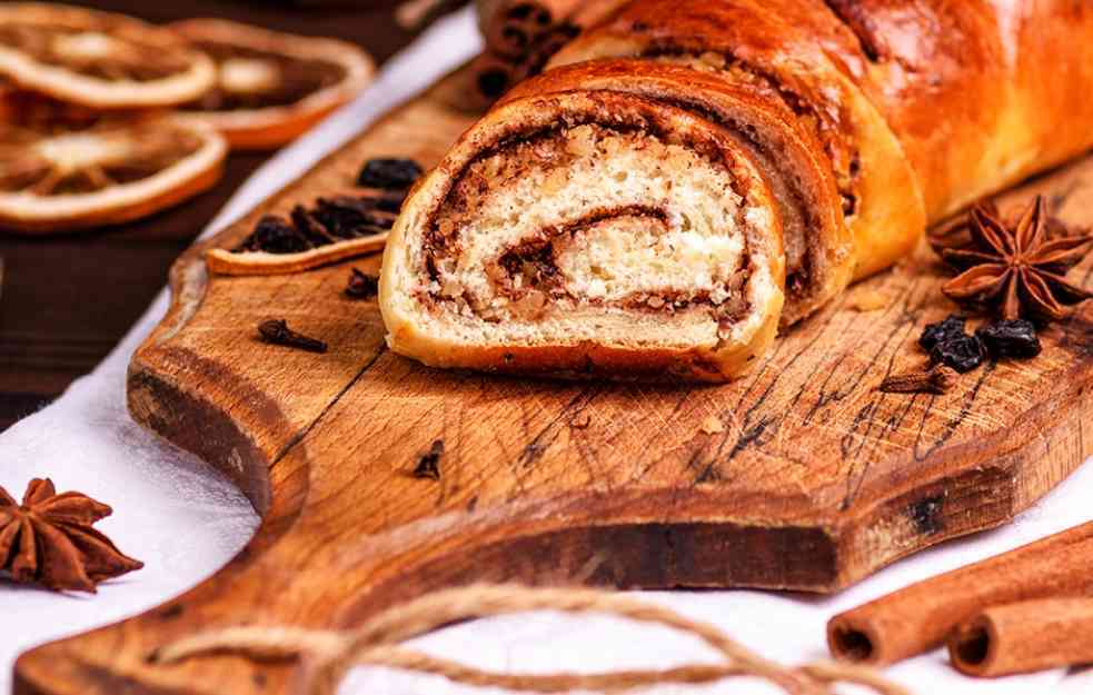 ŠTRUDLA NA MALO DRUGAČIJI NAČIN: Štrudla sa orasima, makom i rogačem (RECEPT)