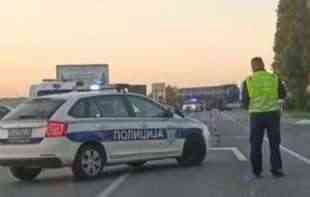  U sudaru automobila i motora <span style='color:red;'><b>poginula žena</b></span>, muškarcu se bore za život