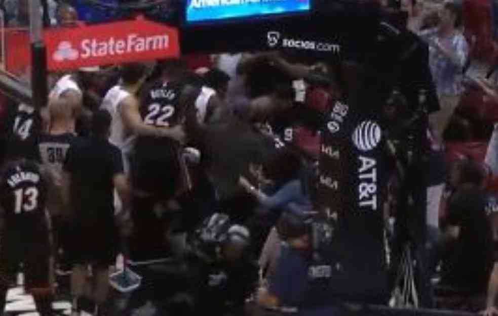 PALO PESNIČENJE U NBA : Srpski košarkaš gledao žestoku tuču (VIDEO)