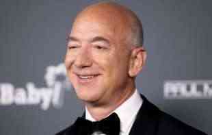 <span style='color:red;'><b>Semafor</b></span>i u Sijetlu hakovani da zvuče kao Bezos koji moli da ne oporezuju bogate (VIDEO)