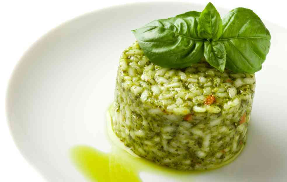 LAKA PRIPREMA A UKUSNO JELO: Zeleni rižoto sa parmezanom (RECEPT)