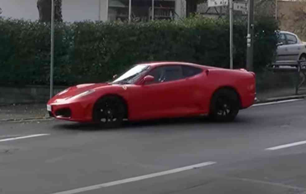 Šta zna želja šta su mogućnosti: Hvalio se da vozi Ferrarija al ispod je Toyota  (VIDEO)