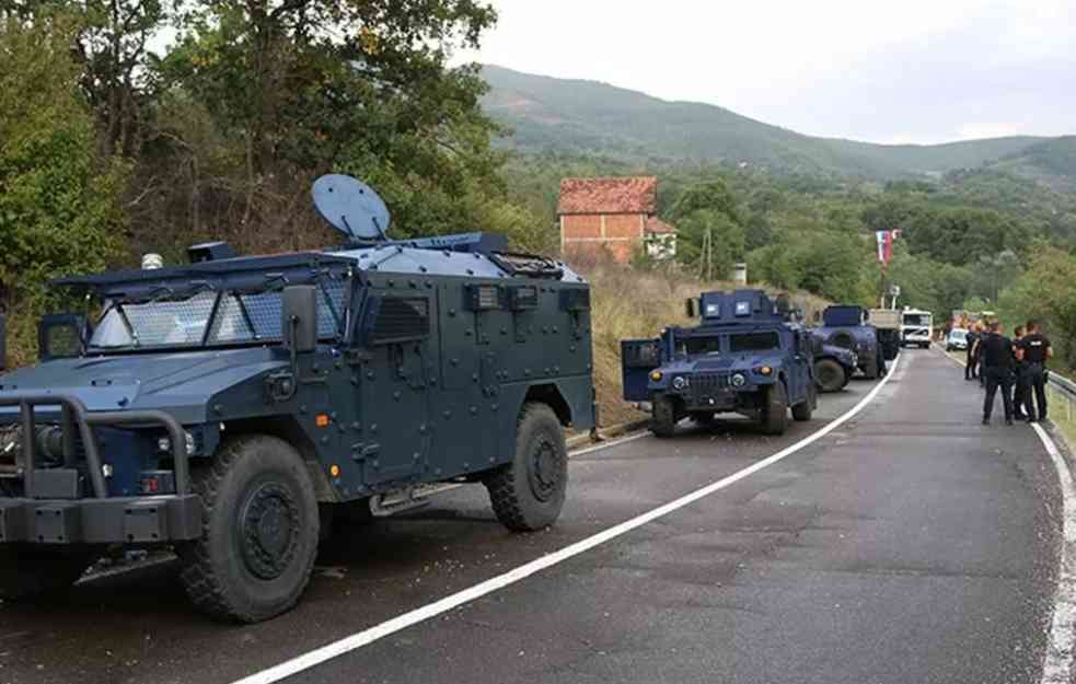 Napad na Srbe u Zvečanu: Takozvana prištinska policija upala u kompleks 