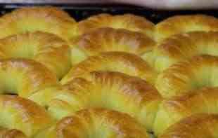 <span style='color:red;'><b>KIFLICE</b></span> KAO PERO LAGANE : Recept koji osvaja na PRVI ZALOGAJ!