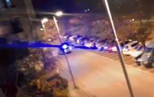 MASKIRANI NAPADAČI PALICAMA POLUPALI AUTO PA PRETUKLI MLADIĆA U VOZILU! Usledili pucnji, pokrenut Vihor 3!
