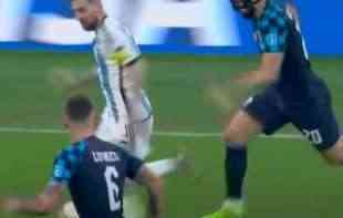 <span style='color:red;'><b>MAGIJA</b></span> ČUDESNOG MESIJA! Bacio Hrvate na kolena! Pogledajte akciju za treći gol (VIDEO)
