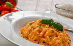 UKUSNO I BRZO ZA PREZAUZETE DOMAĆICE: <span style='color:red;'><b>Rižoto</b></span> sa paradajzom (RECEPT)