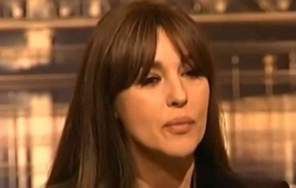 MONIKA, AH, MONIKA: Zanosna glumica pozirala u providnoj bluzi BEZ GRUDNJAKA i raspametila obožavaoce! VRELO! (FOTO)