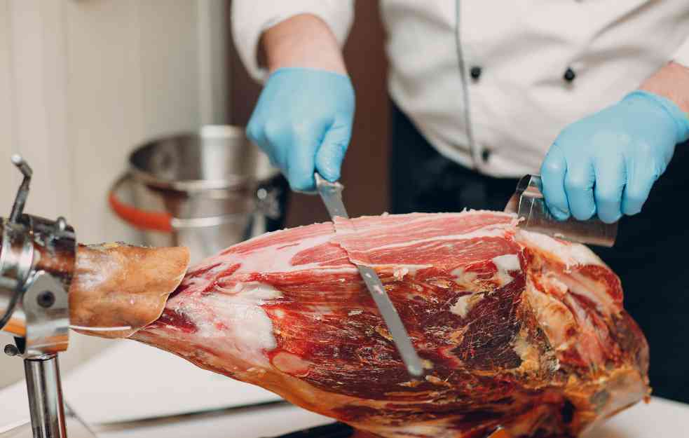 OPREZ PRI KUPOVINI MESA: Evo šta savetuju veterinari