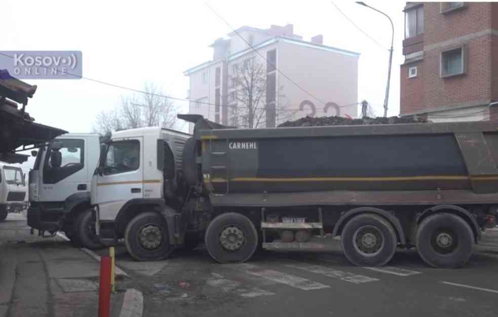 SRBI SA KOSOVA I METOHIJE UKLANJAJU BARIKADE: Ukoliko se nastavi teror, mi ćemo ZAUVEK zatvoriti sever pokrajine!