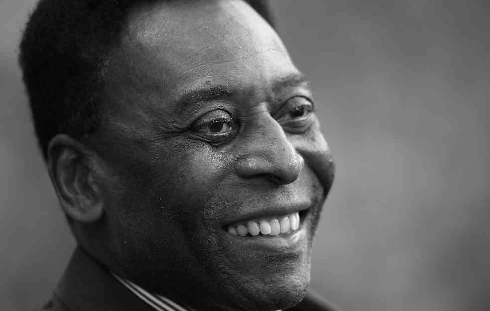 NAPUSTILA NAS JE LEGENDA: Pele preminuo i fudbalski svet plače