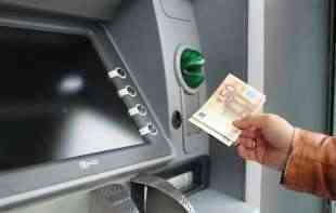 BROJ BANKOMATA SVE MANJI: Rast<span style='color:red;'><b>e kupovina</b></span> preko interneta, mobilnim i elektronskim bankarstvom 