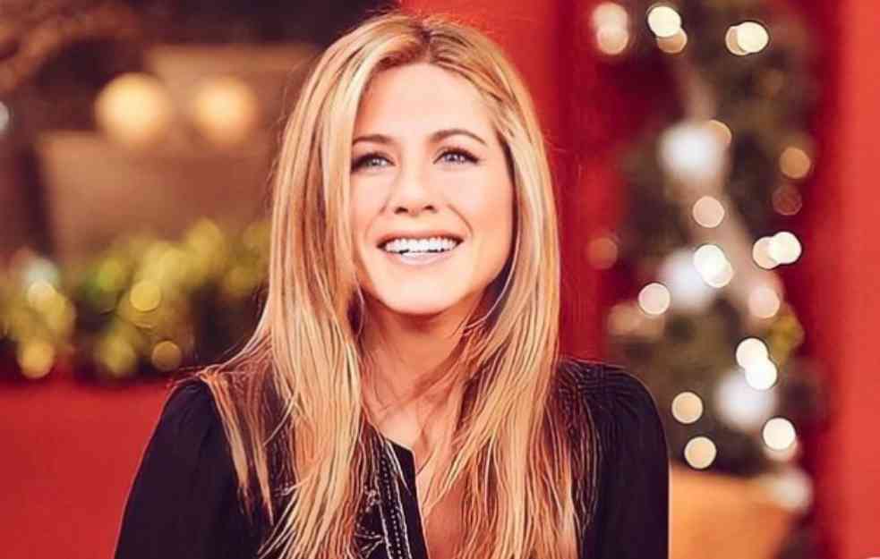 ŽELITE LI KOSU PUNU VOLUMENA? Ovaj trik koristi Dženifer Aniston, PROBAJTE!