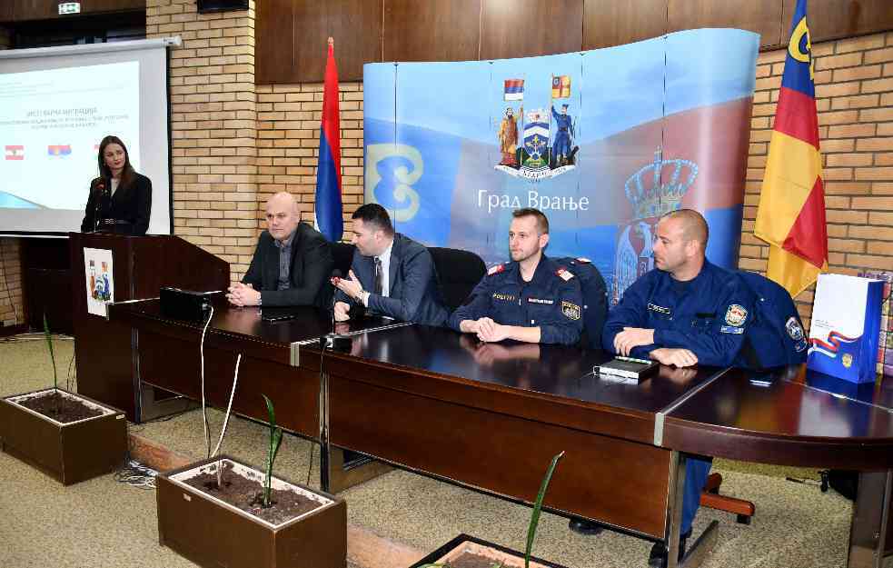 POJAČAN NADZOR ZBOG MIGRANATA: Policajci iz Srbije, Mađarske i Austrije na granici sa Severnom Makedonijom 
