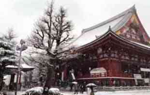 Snežne padavine pogodile Japan: Jedna osoba nastradala, <span style='color:red;'><b>otežan saobraćaj</b></span>, otkazani avio-letovi