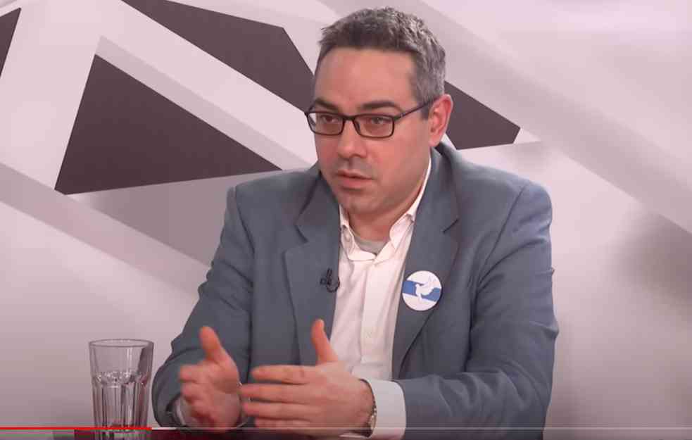 VRELE BEOGRADSKE NOĆI RUSKIH AGENATA-HOMOSEKSUALACA: Lažni moskovski opozicionari jedan drugome čuvaju 