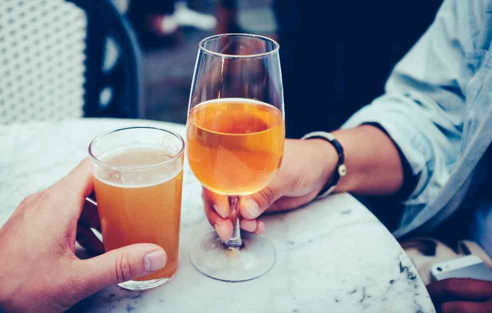 LIMENKA I FLAŠA NISU ZDRAVE: Nutricionista objašnjava zašto pivo ne treba da pijemo iz konzerve ili flaše
