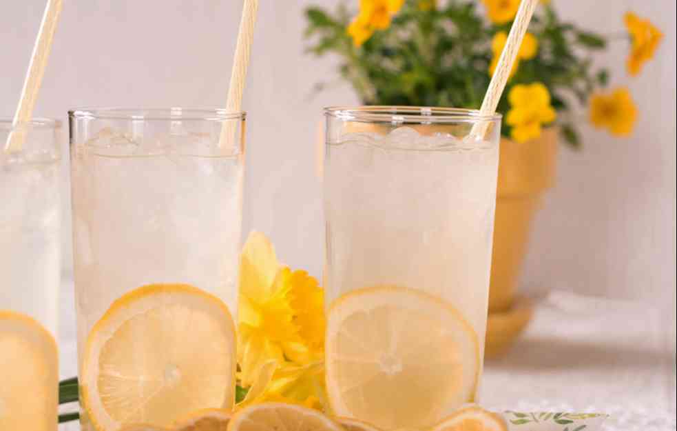 ZA ČIŠĆENJE ORGANIZMA IDEALNO: Recept za detoks napitak