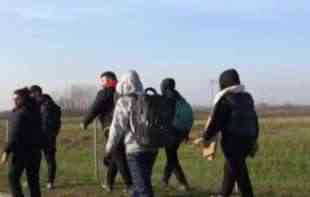 STALI U NJIHOVU ZAŠTITU: U Grčkoj <span style='color:red;'><b>demonstracije</b></span> izbeglica protiv proterivanja migranata