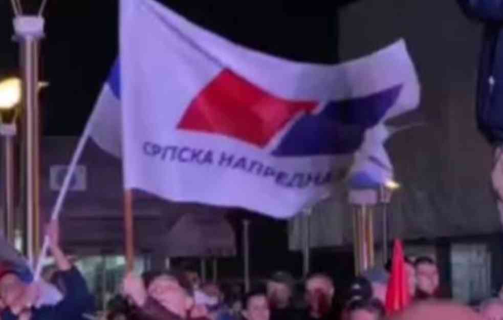 Tri mecesa posle napada: Počelo suđenje aktivistima SNS koji su polomili vilicu studentkinji u Novom Sadu