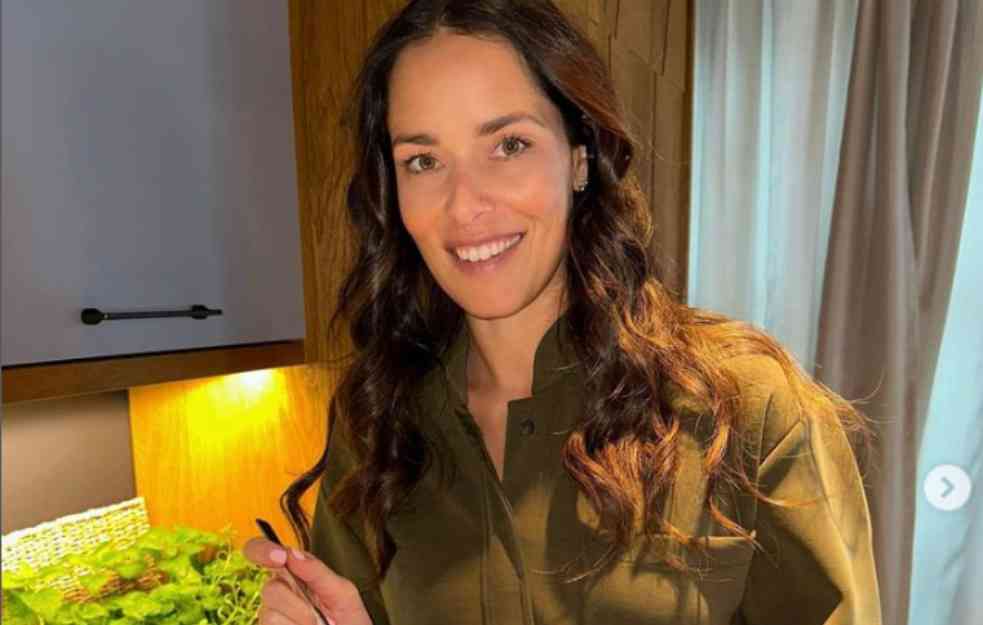 ANA IVANOVIĆ PODELILA RECEPT ZA UKUSNU I ZDRAVU SALATU: Evo kako se pravi, a bivša teniserka vodi računa o ishrani tokom trudnoće