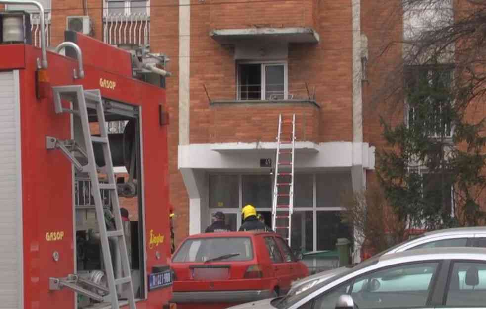 PRETUŽNO! SAHRANJENA DECA KOJA SU IZGORELA U POŽARU U PAZARU: Roditelji nisu bili u stanju da isprate svoje mališane!