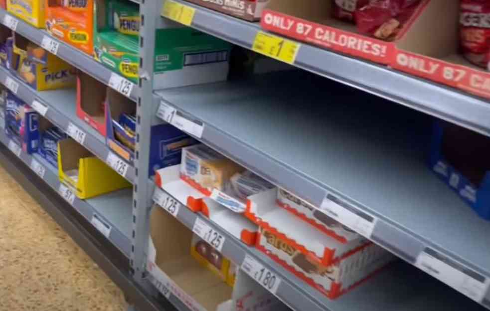 SADA JE DOŠLO VREME DA ENGLEZI PATE: Britanski list priznao: Nestašica u Londonu a izobilje u ruskom selu