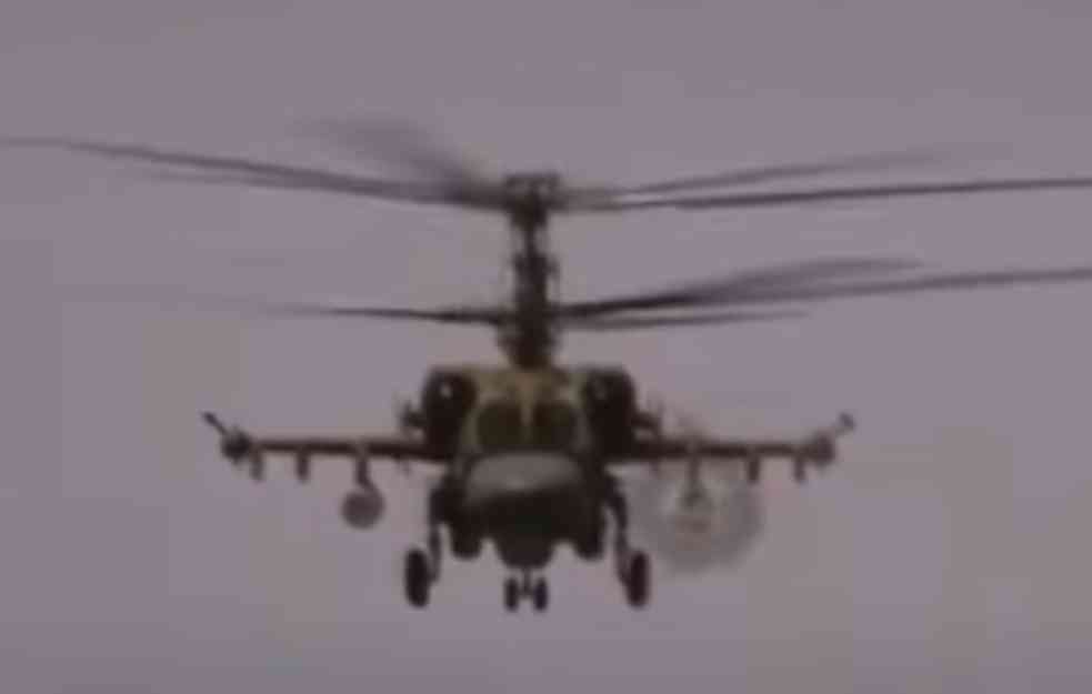 POGLEDAJTE KAKO SE RUSKI PILOTI KATAPULTIRAJU IZ POGOĐENOG HELIKOPTERA: Letelica gađana protivvazdušnom raketom (VIDEO)