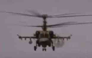 POGLEDAJTE KAKO SE <span style='color:red;'><b>RUSKI PILOTI</b></span> KATAPULTIRAJU IZ POGOĐENOG HELIKOPTERA: Letelica gađana protivvazdušnom raketom (VIDEO)