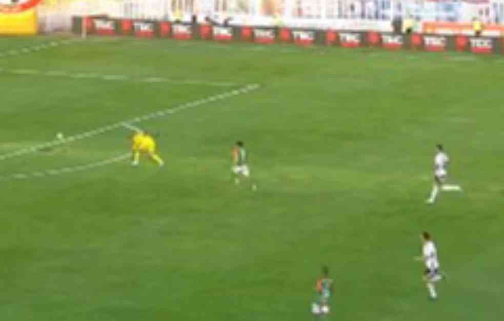 GOLMAN OBORIO GINISOV REKORD: Postigao GOL sa udaljenosti od 101 metra (VIDEO)