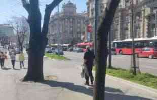 PROTESTI U 12.44: <span style='color:red;'><b>Blokiran saobraćaj</b></span> kod Vlade Srbije