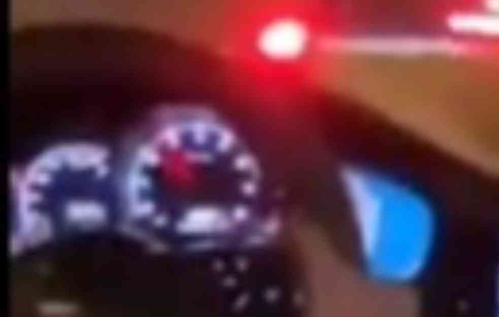 ŠTA SE KRIJE IZA JEZIVOG VIDEA NA KOJEM VOZAČ UMALO GAZI PEŠAKA I SMEJE SE: Oglasio se MUP, evo o čemu se radi (VIDEO)