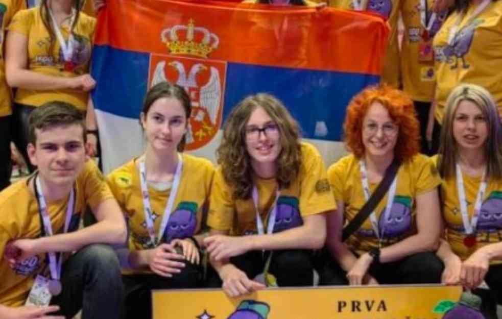 ONI SU PONOS SRBIJE! KRAGUJEVAČKI GIMNAZIJALCI IZUMELI BRIKETE ZA OGREV OD DŽIBRE: Pomozimo im da odu na svetsko takmičenje