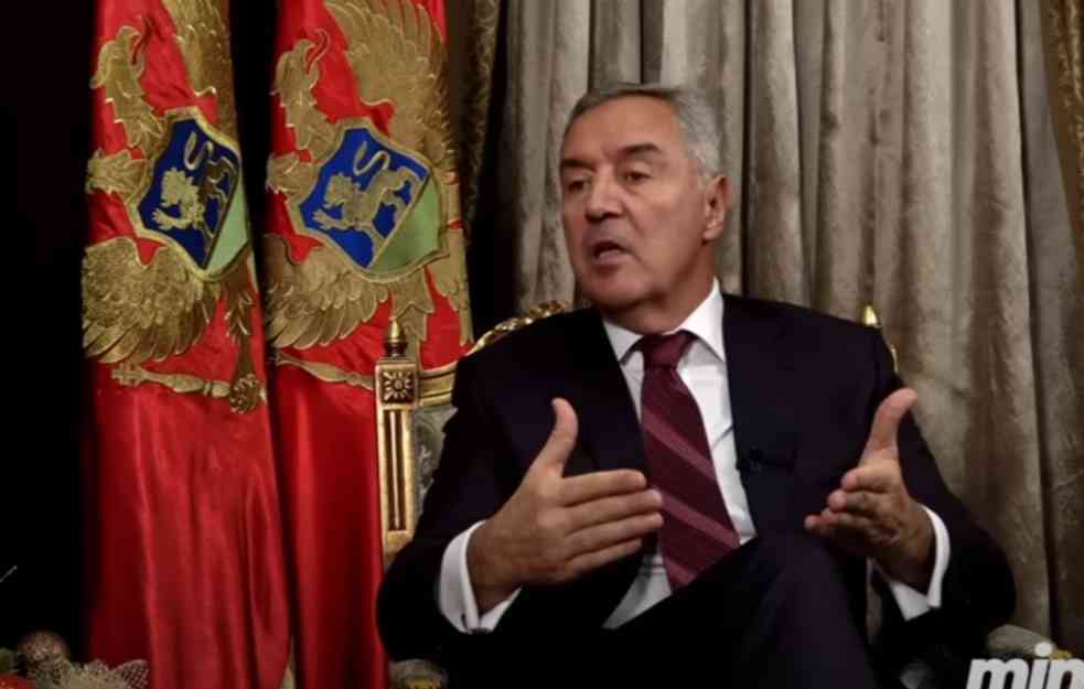 DRAMA: VOZILO IZ PRATNjE MILA ĐUKANOVIĆA UŠLO U DVORIŠTE AMBASADE RUSIJE U PODGORICI!