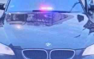 GLUMILI POLICIJSKE PRESRETAČE PA OSTALI BEZ BMW: Policija uhapsila dvojicu prevaranata kod Gornjeg Milanovca! (FOTO)