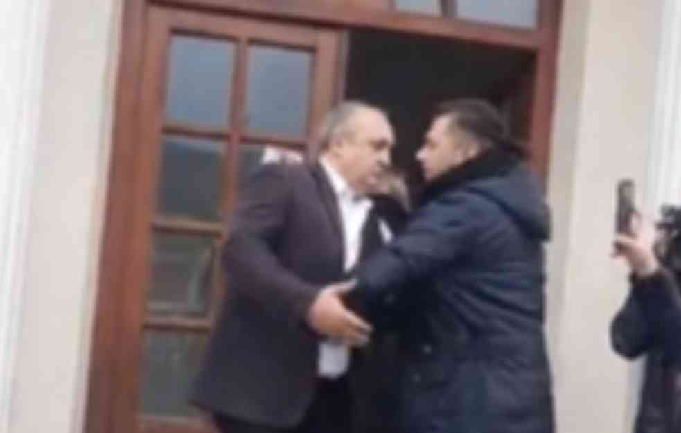 Na protestu protiv otvaranja rudnika zlata u Zagubici izbila tuča! Predsednik opštine provocirao okupljene (VIDEO)