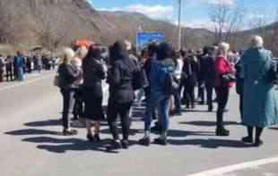 SRBI PROTESTUJU NA KOSOVU I METOHIJI! Na čelu kolone supruga ranjenog Milana: Evropo, pucaju na nas! (VIDEO)