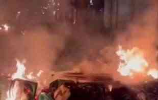 POVREĐENI I POLICAJCI: Haos na prvomajskim <span style='color:red;'><b>demonstracija</b></span>ma u Francuskoj (VIDEO)