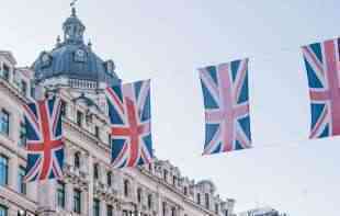 U Britanskim <span style='color:red;'><b>bolnica</b></span>ma pacijenti satima čekaju na preglede, umiru po hodnicima, nemaju ni struju!