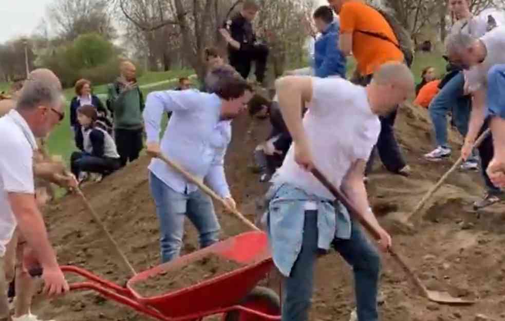 TENZIJE NA SAVSKOM NASIPU: Verbalni okršaj građana i glavnog urbaniste, radnici vratili zaštitne ograde u kamion i odlaze (VIDEO)