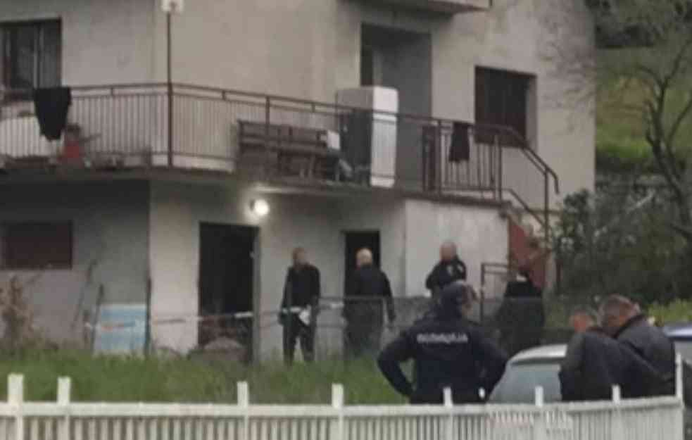 BRATU ODRUBIO GLAVU SEKIROM, PA REKAO DA GA JE UBIO TAKSISTA: Evo kako se osumnjičeni za svirep zločin ponašao za vreme uviđaja (FOTO)
