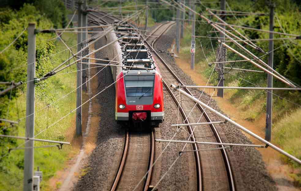 Železničari spasili trogodišnjaka sa šina