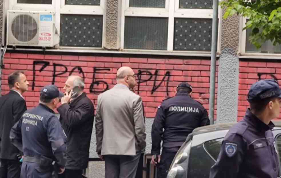 UZNEMIRUJUĆI SNIMAK MASAKRA U ŠKOLI NA VRAČARU: Molim vas, pomagajte! (AUDIO)