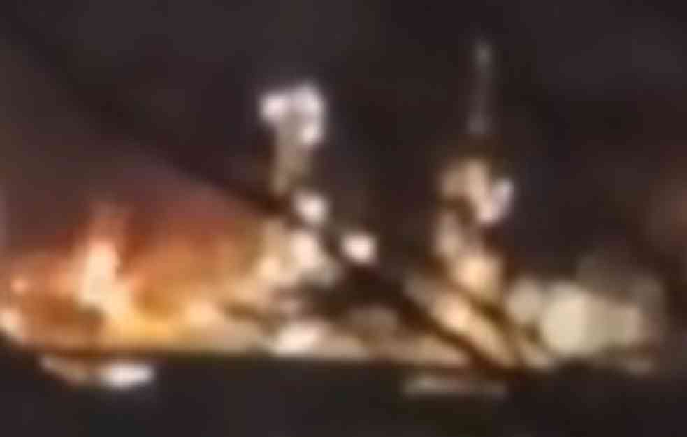 NOVI NAPAD DRONOVIMA NA RUSIJU! Gori još jedno naftno postrojenje, gađani stambeni objekti u Hersonskoj oblasti (VIDEO)