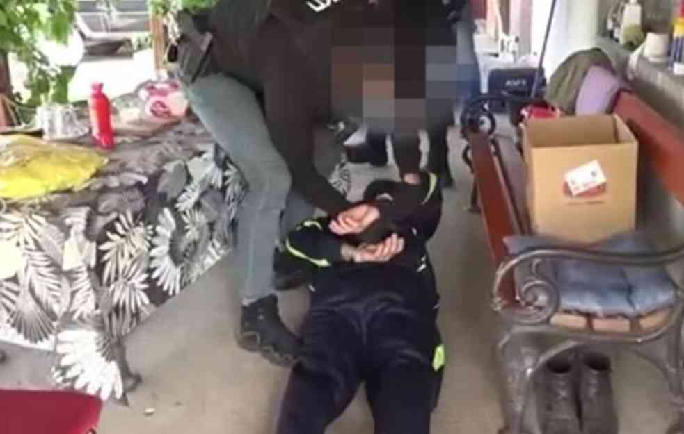 POGLEDAJTE KAKO JE UHAPŠEN OTAC MASOVNOG UBICE IZ MLADENOVCA! (VIDEO, FOTO)