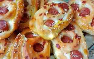 PECIVO SA <span style='color:red;'><b>KOBASICA</b></span>MA PO BAKINOM RECEPTU : Stalno će vam tražiti da ga pravite (RECEPT + VIDEO)