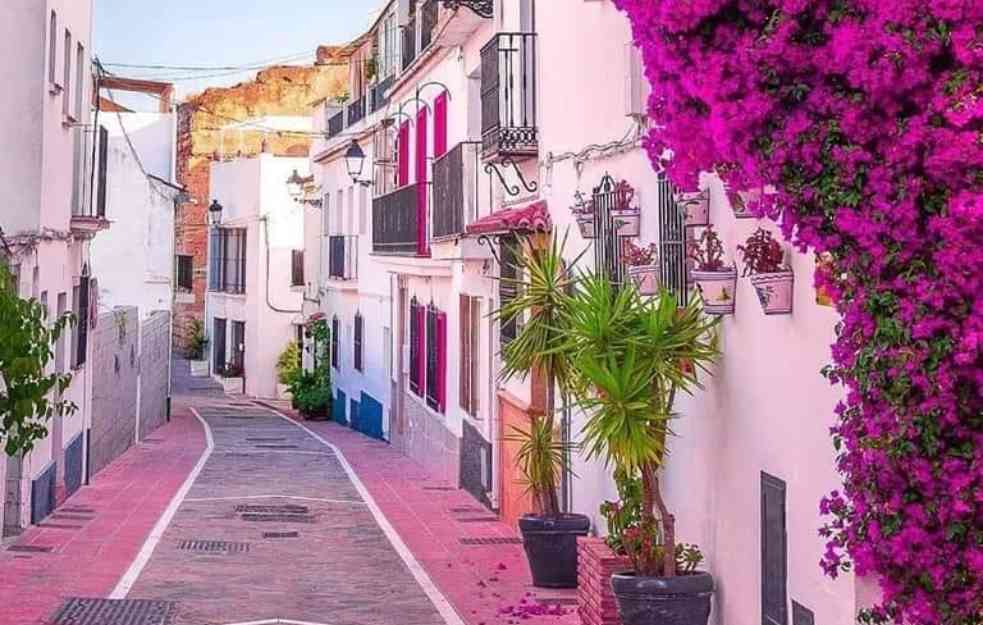 U španskoj Malagi nema mesta za ljude, samo za turiste