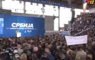 VELIKI <span style='color:red;'><b>RAZDOR</b></span> MEĐU NAPREDNJACIMA U NOVOM SADU: U toku OTIMANJE PUTNIKA za kontramiting zbog dupliranja spiskova!