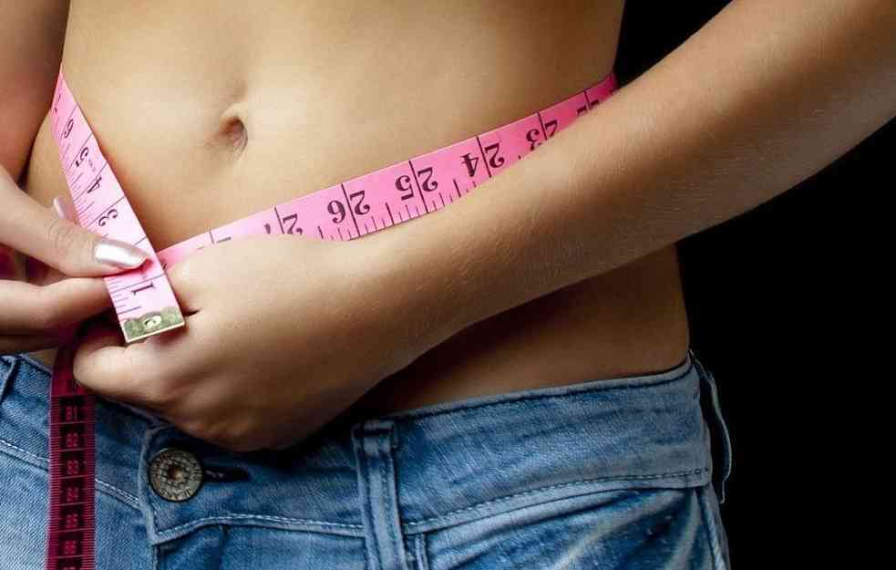 Ako želite da izgubite višak kilograma pred spavanje popite ovaj napitak