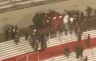 TRAGEDIJA U ARGENTINI! Navijač pao sa <span style='color:red;'><b>tribine</b></span> i na mestu ostao mrtav! (VIDEO)